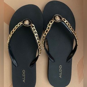 Women’s Sandals 8 Black Aldo Gold Chain Lion emblem